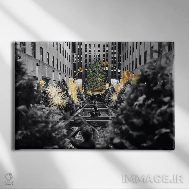 تابلو دکوراتیو درخت کریسمس با مجسمه فرشته شیپورزن در مرکز راکفلر، نیویورک اثر جورج اوزه - نمای روبهرو روی دیوار