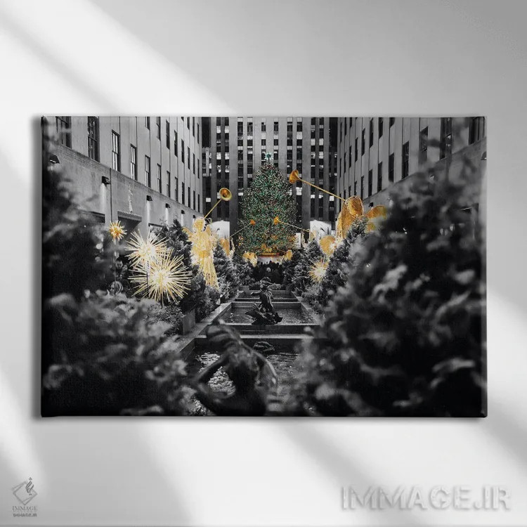 تابلو دکوراتیو درخت کریسمس با مجسمه فرشته شیپورزن در مرکز راکفلر، نیویورک اثر جورج اوزه - نمای روبهرو روی دیوار