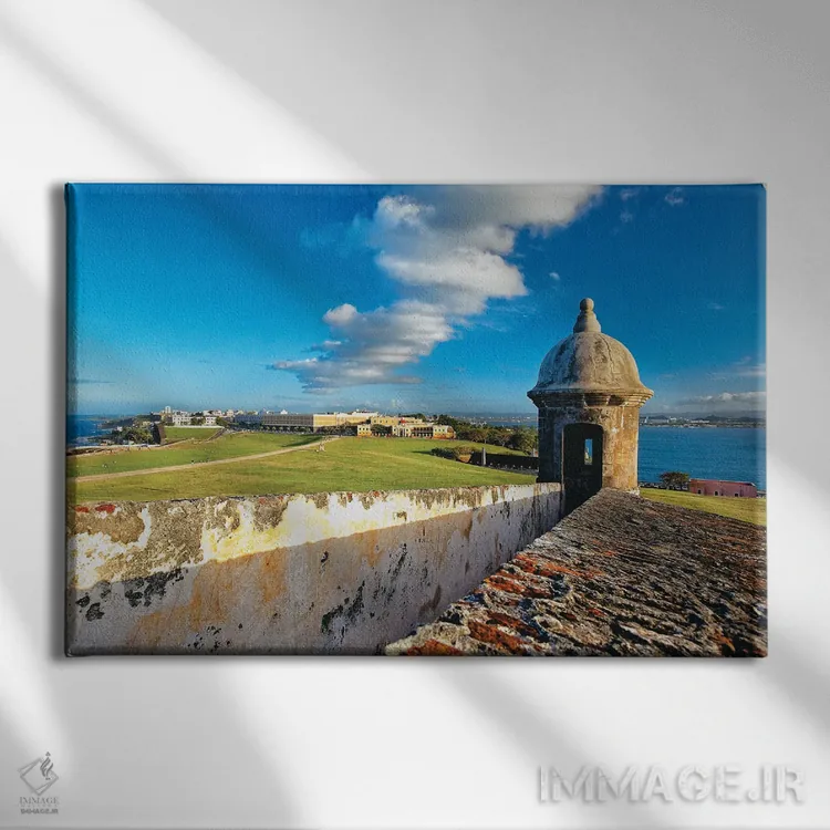 تابلو دکوراتیو نمای زاویه بلند از سن خوان قدیمی از قلعه ال مورو، پورتوریکو اثر جورج اوزه - نمای روبهرو روی دیوار