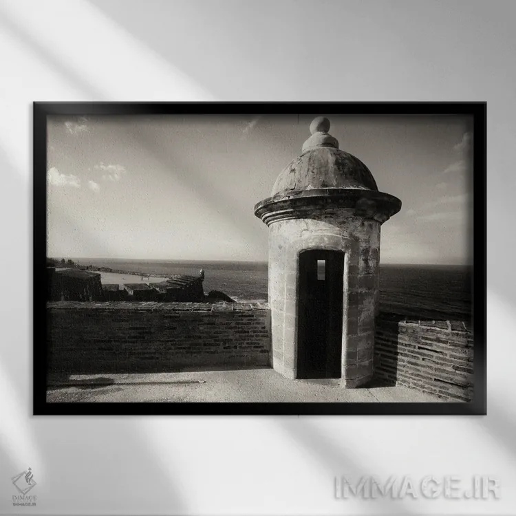 تابلو دکوراتیو برج نگهبانی مشرف به دریا، قلعه سن کریستوبال، سن خوان، پورتوری… اثر جورج اوزه - نمای قابدار مشکی