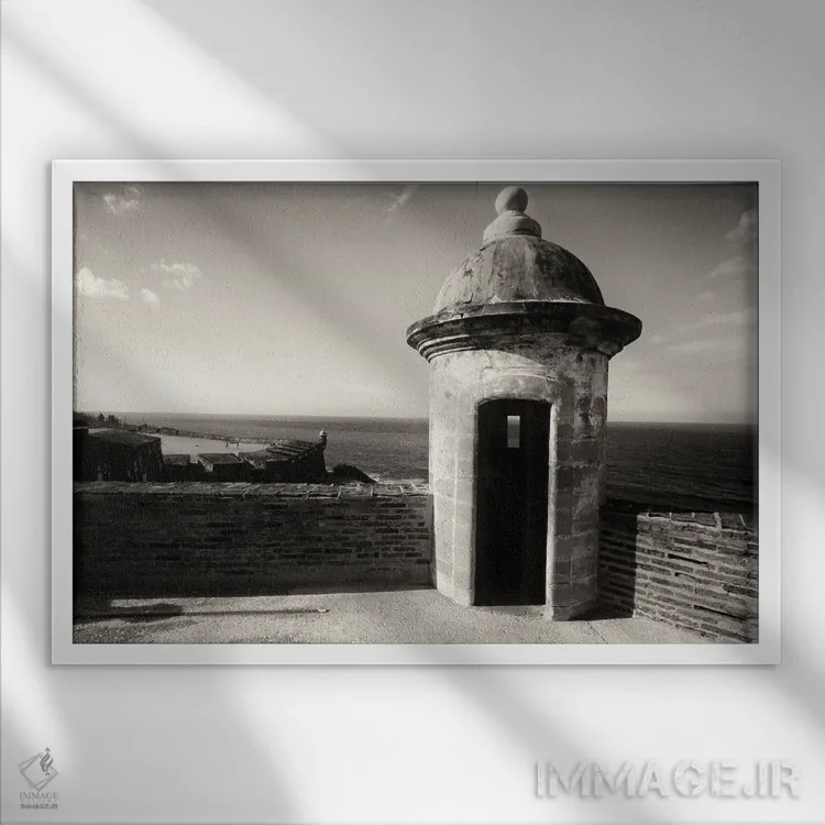 تابلو دکوراتیو برج نگهبانی مشرف به دریا، قلعه سن کریستوبال، سن خوان، پورتوری… اثر جورج اوزه - نمای قابدار سفید