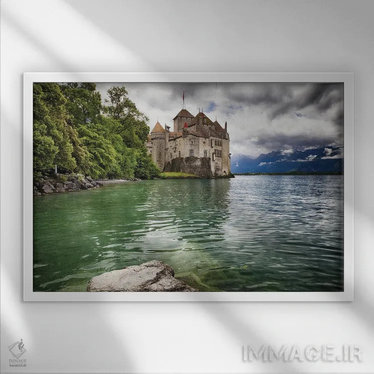 تابلو دکوراتیو قلعه ای بر روی دریاچه ژنو، سوئیس اثر جورج اوزه - نمای قابدار سفید