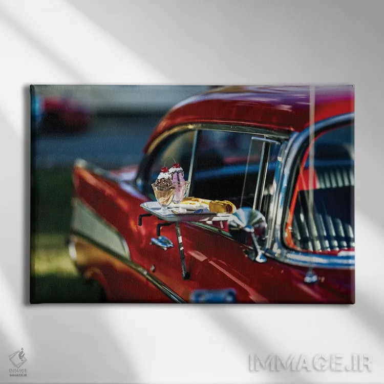 تابلو دکوراتیو دسر بستنی و هات داگ به همراه سیب زمینی در پنجره ماشین کلاسیک… اثر جورج اوزه - نمای روبهرو روی دیوار
