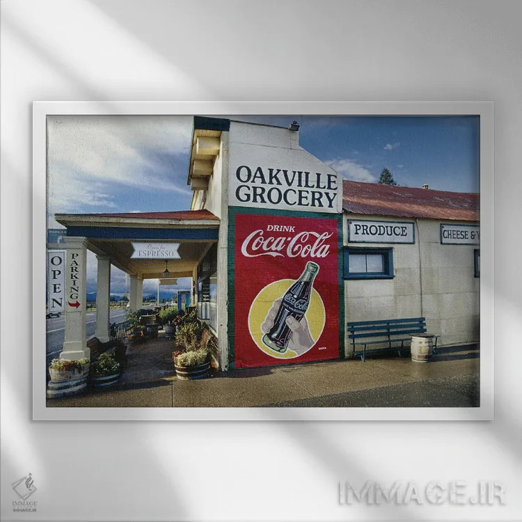 تابلو دکوراتیو فروشگاه مواد غذایی تاریخی اوک ویل، دره ناپا، کالیفرنیا اثر جورج اوزه - نمای قابدار سفید