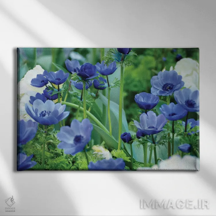 تابلو دکوراتیو سایه های آبی شاداب اثر گیل پک - نمای روبهرو روی دیوار