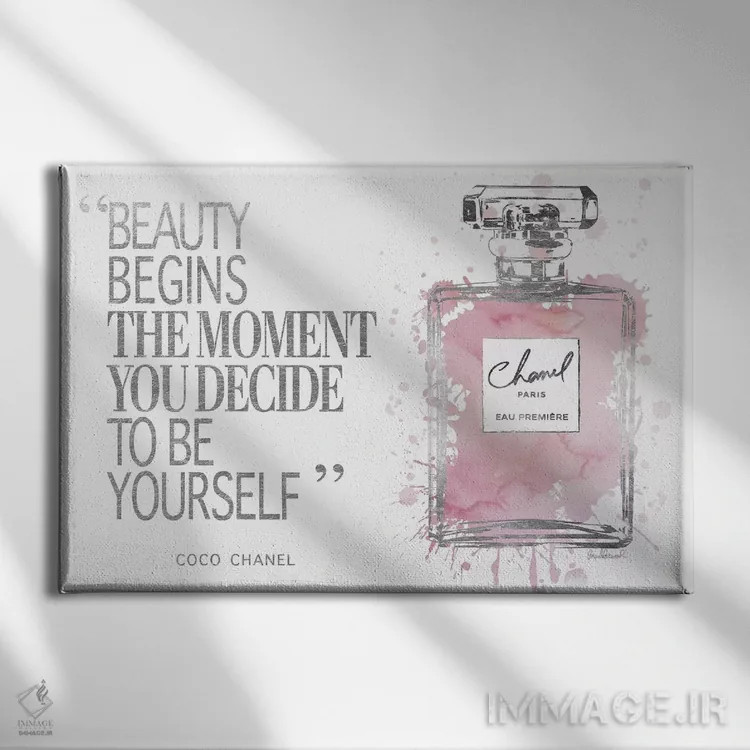 تابلو دکوراتیو بطری عطر زیبایی آغاز می شود، نقره ای و صورتی ملایم اثر آماندا گرینوود - نمای روبهرو روی دیوار