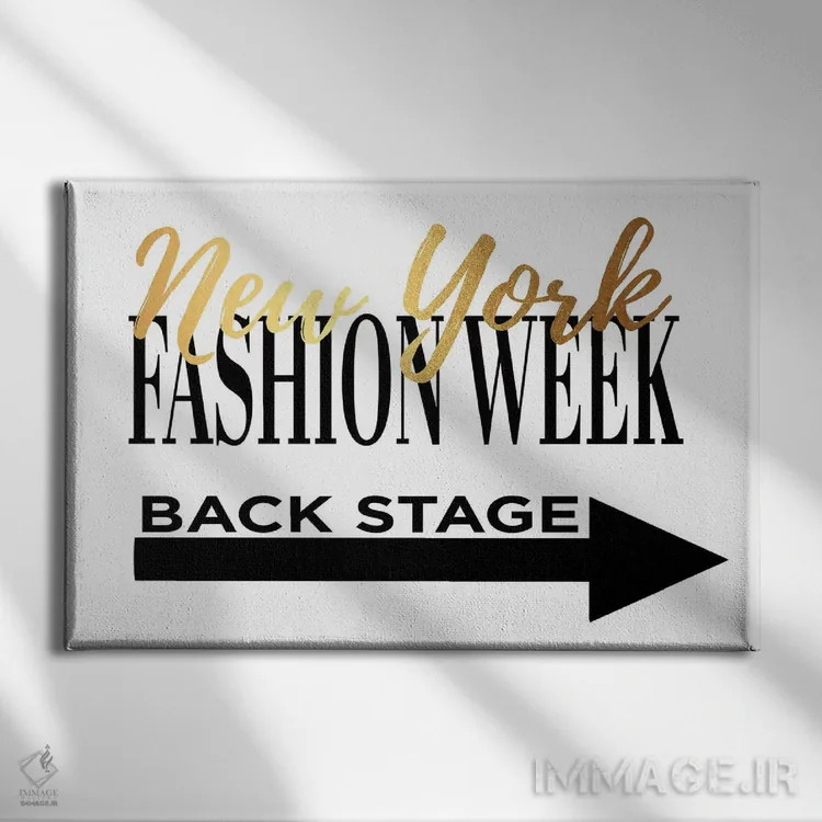 تابلو دکوراتیو هفته مد نیویورک طلایی اثر آماندا گرینوود - نمای روبهرو روی دیوار