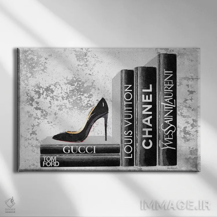 تابلو دکوراتیو کتاب های کنار مشکی با کفش اثر آماندا گرینوود - نمای روبهرو روی دیوار