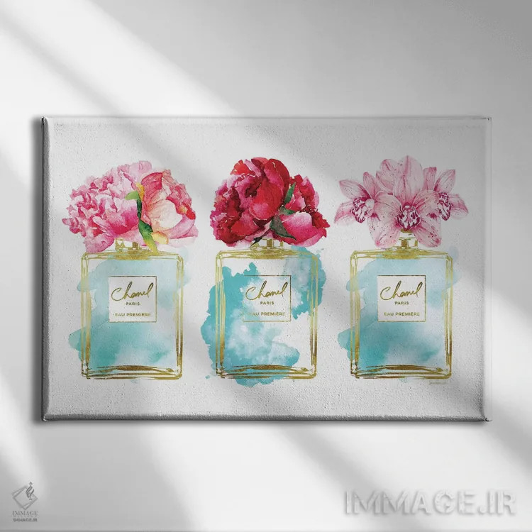 تابلو دکوراتیو سه گانه عطر در طلایی و آبی ها اثر آماندا گرینوود - نمای روبهرو روی دیوار