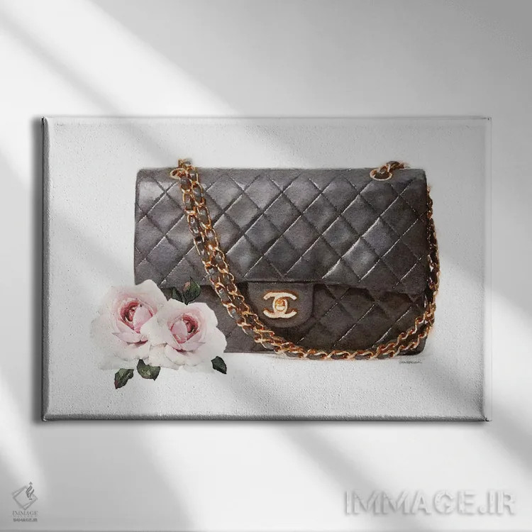 تابلو دکوراتیو کیف دوخته شده با گل رز اثر آماندا گرینوود - نمای روبهرو روی دیوار