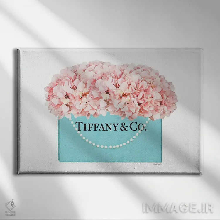 تابلو دکوراتیو کیف خرید فیروزه ای با دسته مرواریدی و گل ادریسی هلویی اثر آماندا گرینوود - نمای روبهرو روی دیوار