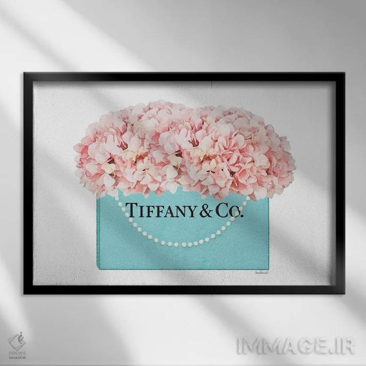 تابلو دکوراتیو کیف خرید فیروزه ای با دسته مرواریدی و گل ادریسی هلویی اثر آماندا گرینوود - نمای قابدار مشکی