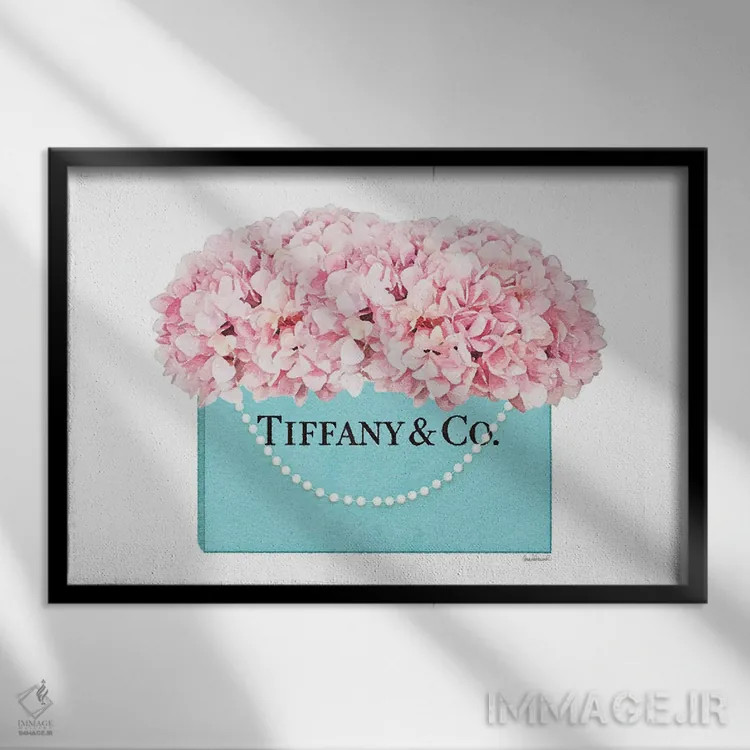 تابلو دکوراتیو کیف خرید فیروزه ای با دسته مرواریدی و گل ادریسی صورتی اثر آماندا گرینوود - نمای قابدار مشکی