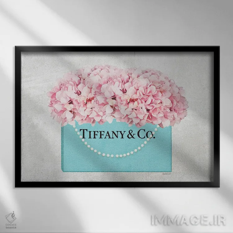 تابلو دکوراتیو کیف خرید فیروزه ای با دسته مرواریدی و گل ادریسی صورتی با… اثر آماندا گرینوود - نمای قابدار مشکی