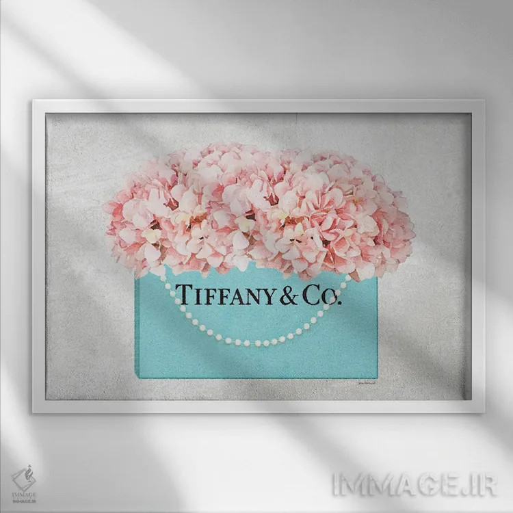 تابلو دکوراتیو کیف خرید فیروزه ای با دسته مرواریدی و گل ادریسی هلویی با… اثر آماندا گرینوود - نمای قابدار سفید