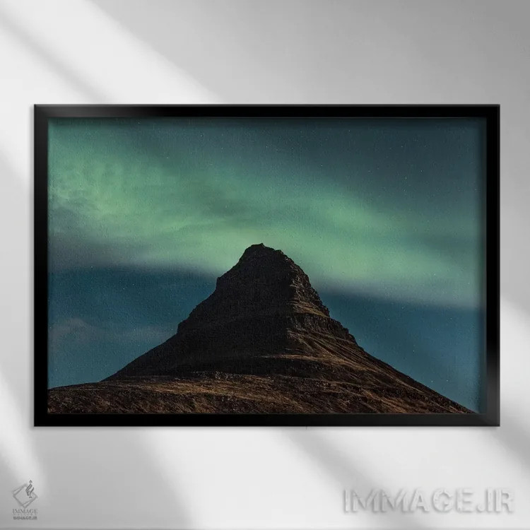 تابلو دکوراتیو کیرکیوفل، ایسلند اثر لوک آنتونی گرم - نمای قابدار مشکی