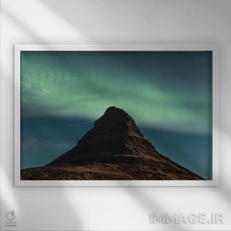 تابلو دکوراتیو کیرکیوفل، ایسلند اثر لوک آنتونی گرم - نمای قابدار سفید