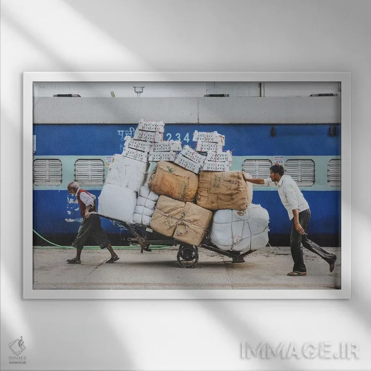 تابلو دکوراتیو ایستگاه راه آهن لکهنو اثر لوک آنتونی گرم - نمای قابدار سفید