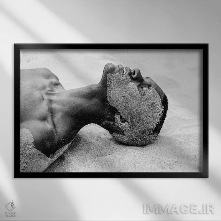 تابلو دکوراتیو به ساحل افتاده اثر گرگوری پرسکات - نمای قابدار مشکی