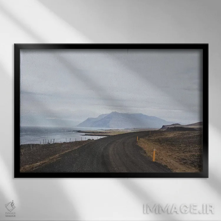 تابلو دکوراتیو جاده ساحلی ایسلند اثر لوک آنتونی گرم - نمای قابدار مشکی