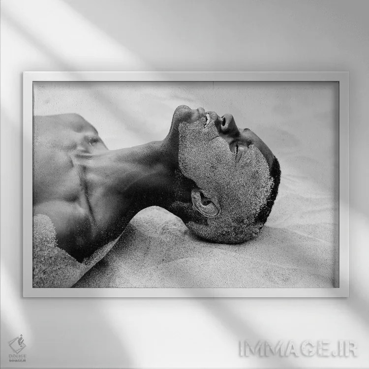تابلو دکوراتیو به ساحل افتاده اثر گرگوری پرسکات - نمای قابدار سفید