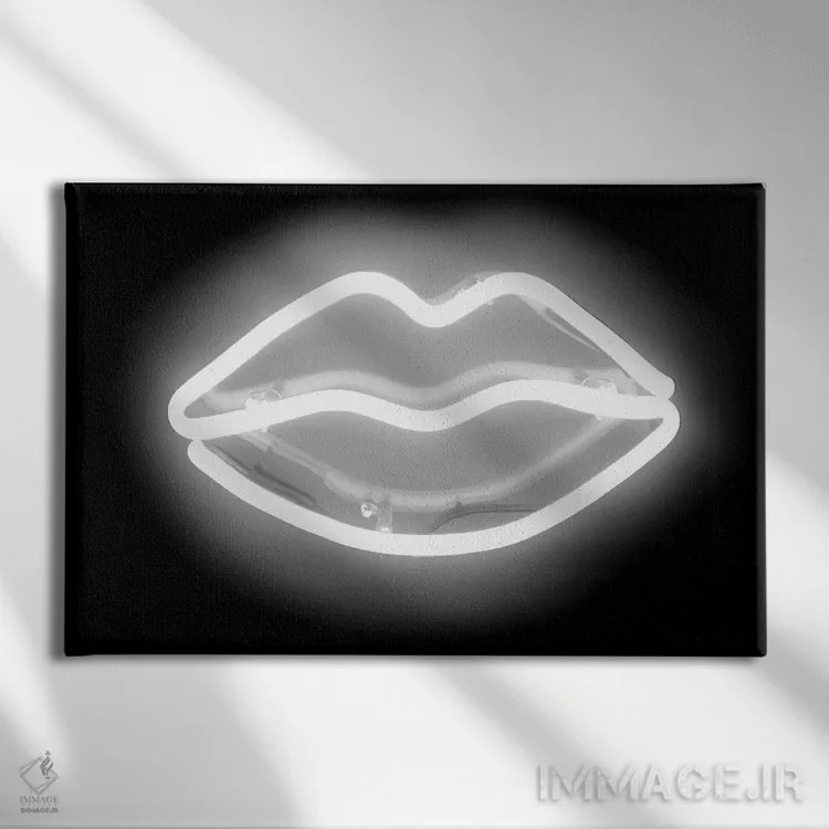 تابلو دکوراتیو نئون لب ها سفید روی مشکی اثر هیلی کار - نمای روبهرو روی دیوار