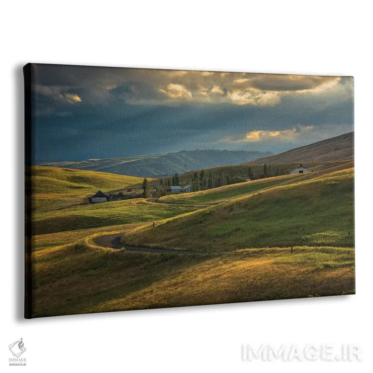 تابلو دکوراتیو مزرعه ای در دامنه تپه های نزدیک Painted Hills اورگان در غروب اثر شیلا حداد - نمای پرسپکتیو محصول