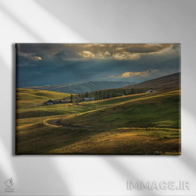 تابلو دکوراتیو مزرعه ای در دامنه تپه های نزدیک Painted Hills اورگان در غروب اثر شیلا حداد - نمای روبهرو روی دیوار