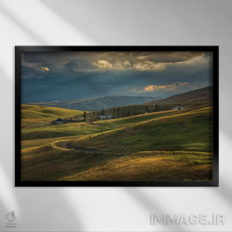 تابلو دکوراتیو مزرعه ای در دامنه تپه های نزدیک Painted Hills اورگان در غروب اثر شیلا حداد - نمای قابدار مشکی