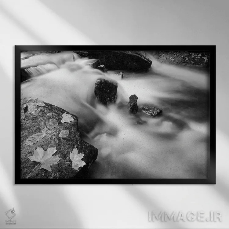 تابلو دکوراتیو آب پاییزی اثر استیفن هاجتس - نمای قابدار مشکی