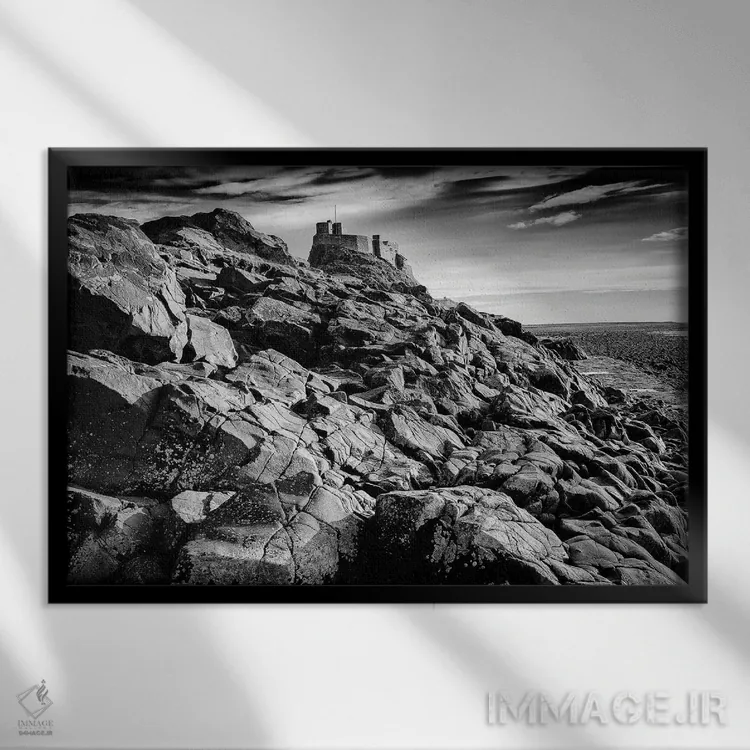 تابلو دکوراتیو قلعه لیندیسفارنی، جزیره مقدس اثر استیفن هاجتس - نمای قابدار مشکی