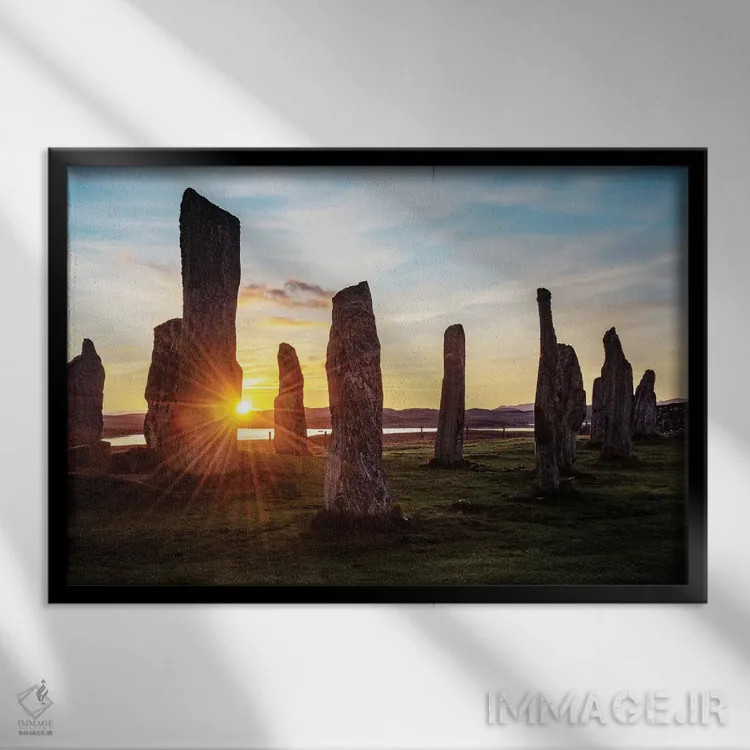 تابلو دکوراتیو طلوع آفتاب در سنگ های کالانیش اثر استیفن هاجتس - نمای قابدار مشکی