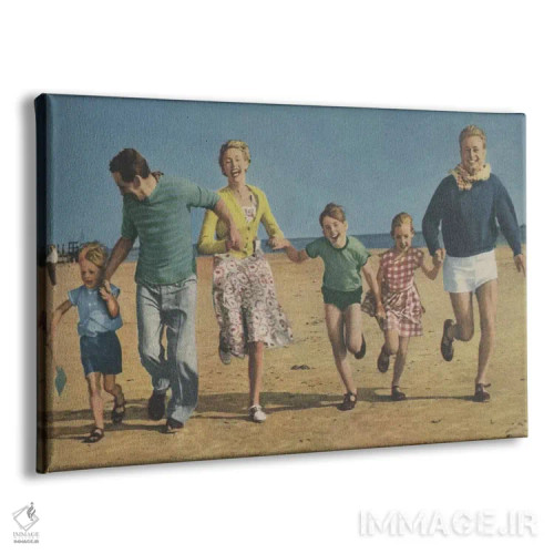 تابلو دکوراتیو خانواده شاد در حال دویدن اثر همینگوی دیزاین - نمای پرسپکتیو محصول