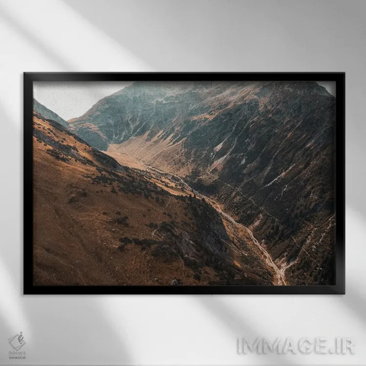 تابلو دکوراتیو سیاره ناشناخته اثر سباستین هیلگتاگ - نمای قابدار مشکی