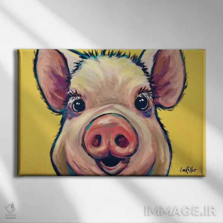 تابلو دکوراتیو مارمالاد خوک روی زرد اثر هیپی هاوند استودیوز - نمای روبهرو روی دیوار