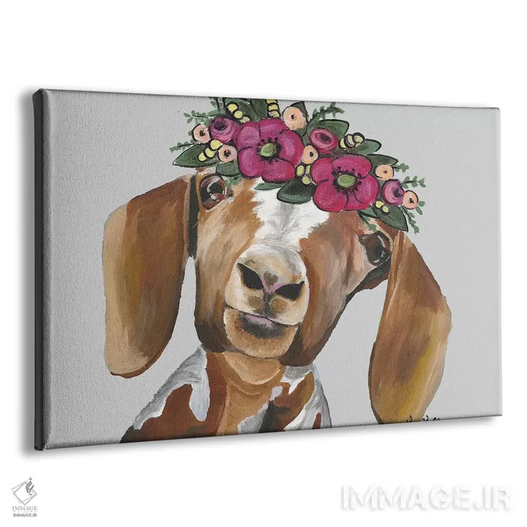 تابلو دکوراتیو بز میلی با تاج گل روی خاکستری اثر هیپی هاوند استودیوز - نمای پرسپکتیو محصول