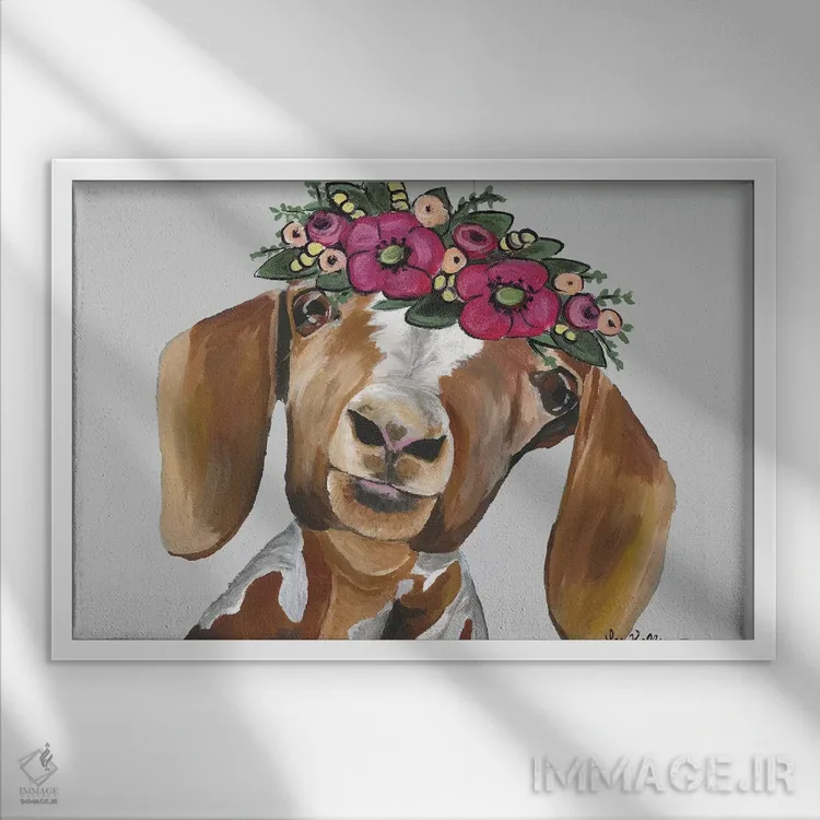 تابلو دکوراتیو بز میلی با تاج گل روی خاکستری اثر هیپی هاوند استودیوز - نمای قابدار سفید