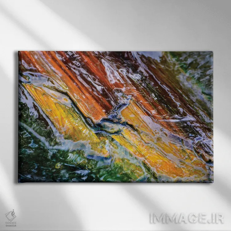 تابلو انتزاعی الکتریکا اثر هلنا کوپر - نمای روبهرو روی دیوار