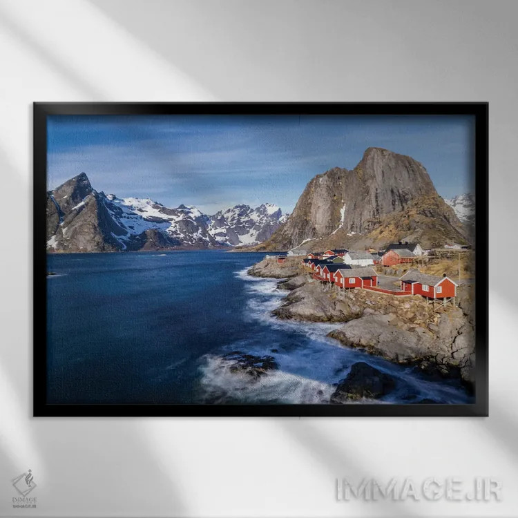 تابلو دکوراتیو Lofoten Islands Hamnoy , Red Rorbuer ,نروژ، جزایر لوفوتن، ها… اثر هولیس لونی - نمای قابدار مشکی