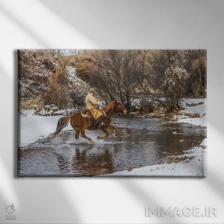 تابلو دکوراتیو Wyoming Hideout Horse Ranch, Wrangler Crossing The Stream On… اثر هولیس لونی - نمای روبهرو روی دیوار