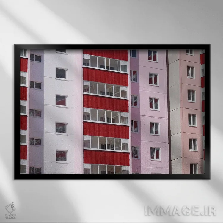 تابلو دکوراتیو بلوز محله مرکزی اثر هانی مون هتل - نمای قابدار مشکی