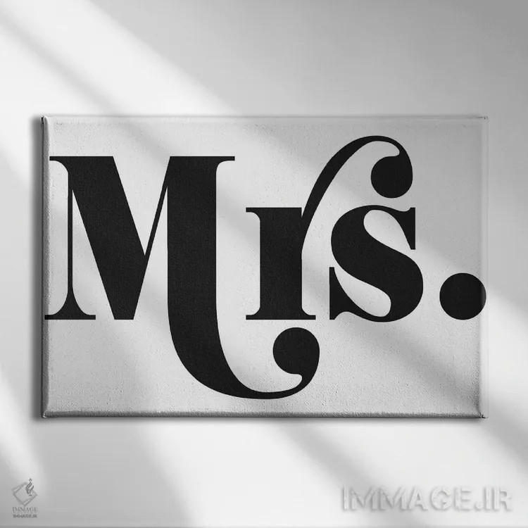 تابلو دکوراتیو خانم اثر هانی مون هتل - نمای روبهرو روی دیوار