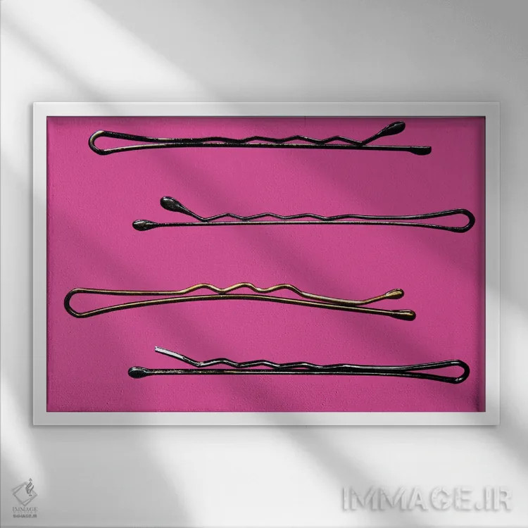 تابلو دکوراتیو بابی همه چیز اثر هانی مون هتل - نمای قابدار سفید