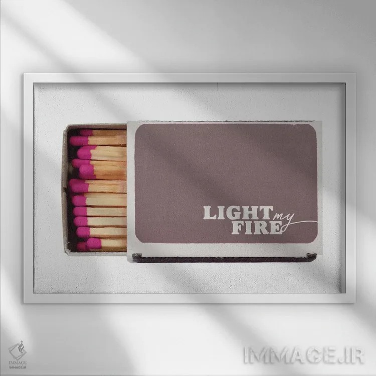 تابلو مینیمال آتش مرا روشن کن اثر هانی مون هتل - نمای قابدار سفید