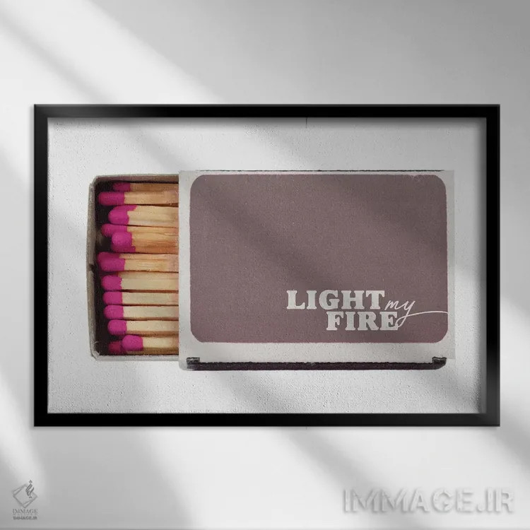 تابلو مینیمال آتش مرا روشن کن اثر هانی مون هتل - نمای قابدار مشکی