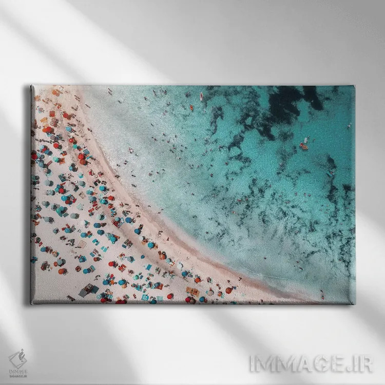 تابلو دکوراتیو پیش رفتن در امتداد ساحل اثر هانی مون هتل - نمای روبهرو روی دیوار