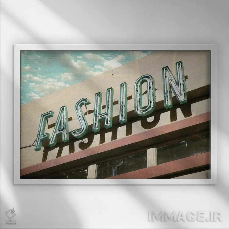 تابلو دکوراتیو مد و فشن اثر هانی مون هتل - نمای قابدار سفید