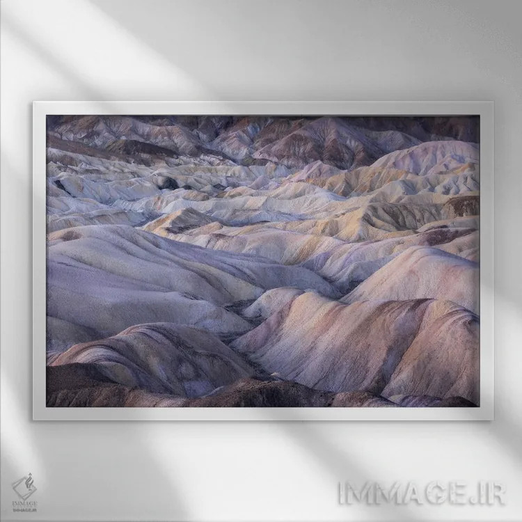 تابلو دکوراتیو سرزمین تای دای اثر هانتر پیج - نمای قابدار سفید