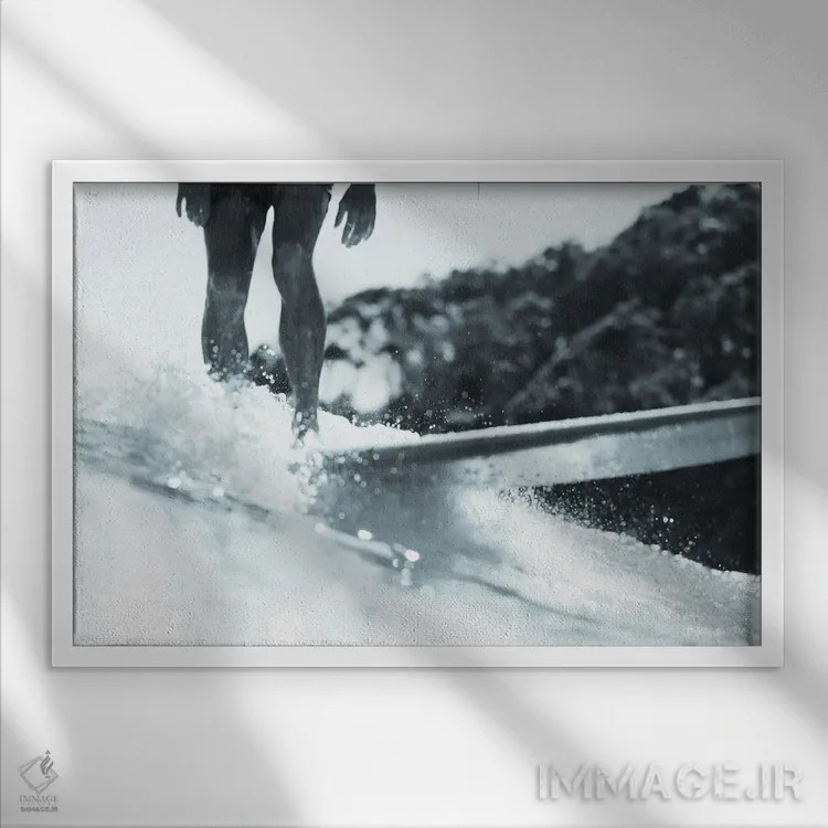 تابلو مینیمال موج سوار تخته بلند اثر هانا پریویت - نمای قابدار سفید