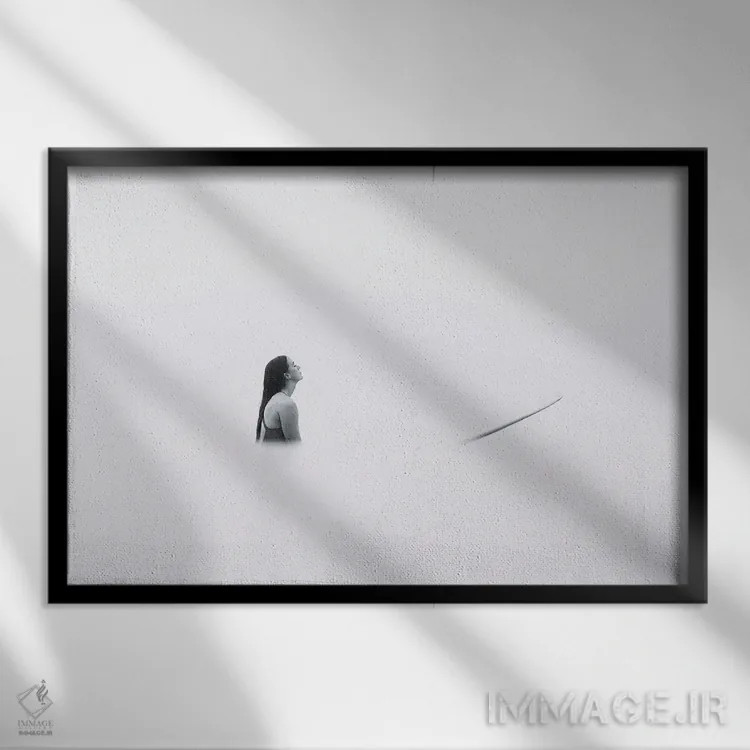 تابلو مینیمال فرار اثر هانا پریویت - نمای قابدار مشکی